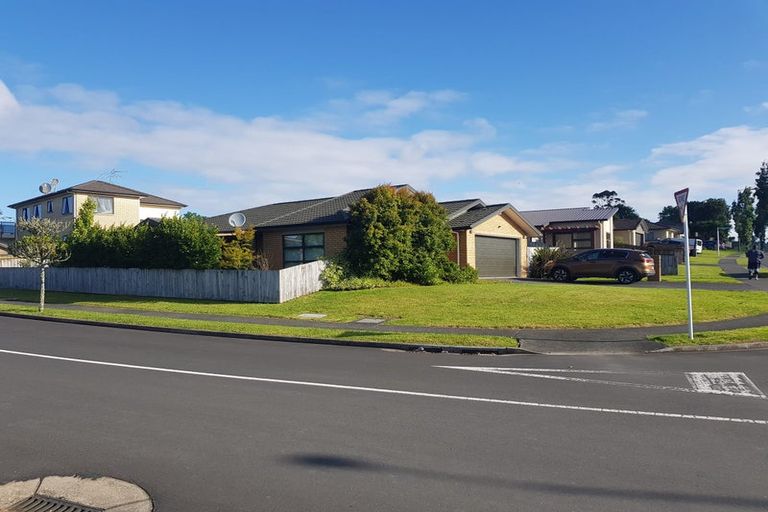 Photo of property in 70 Westgate Drive, Massey, Auckland, 0614