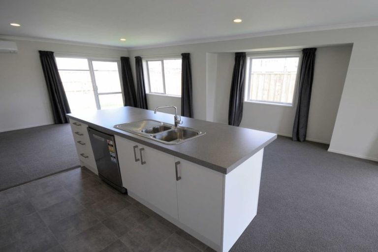 Photo of property in 60 Shillingford Boulevard, Rolleston, 7615