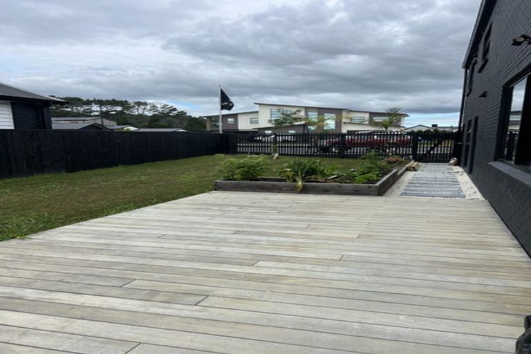 Photo of property in 35 Vogwill Road, Kumeu, 0810