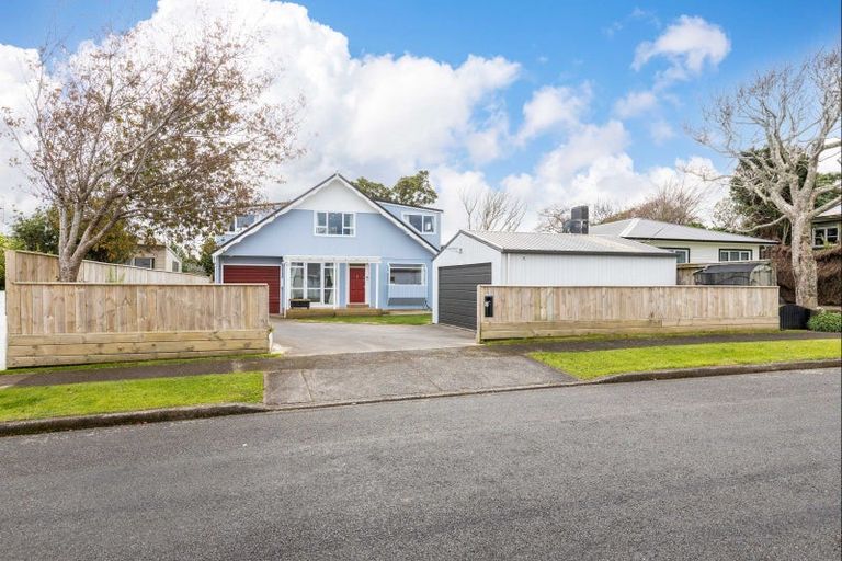 Photo of property in 8 York Crescent, Westown, New Plymouth, 4310