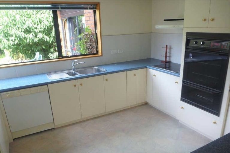 Photo of property in 3 Broadfell Avenue, Avonhead, Christchurch, 8042