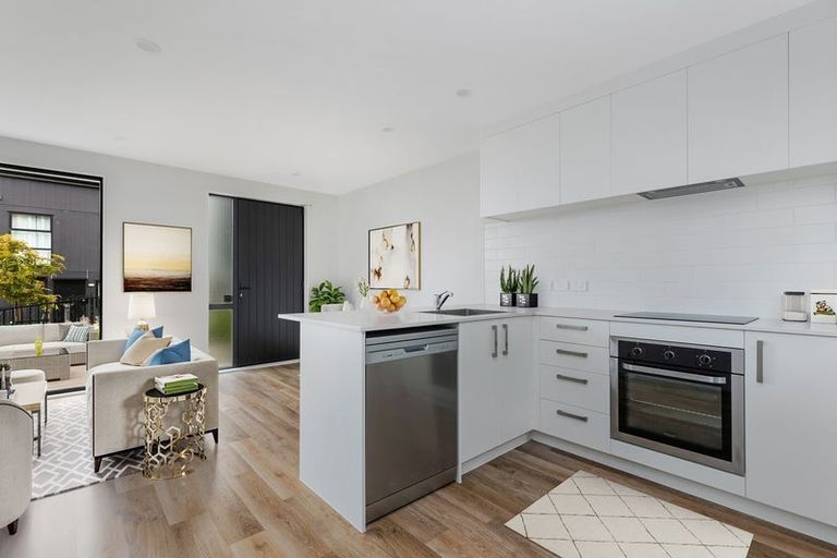 Photo of property in 17 Tokai Place, Glen Eden, 0602