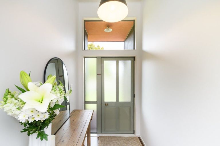 Photo of property in 42 Dalfield Place, Highbury, Palmerston North, 4412