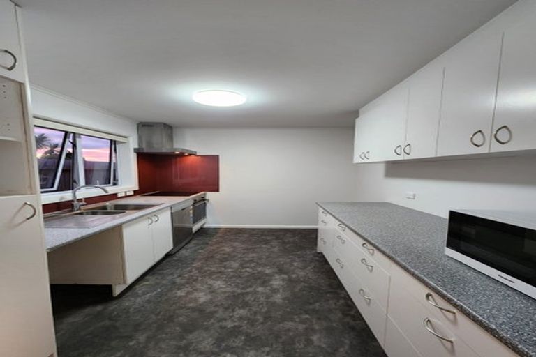 Photo of property in 9 Fitzwater Place, Henderson, Auckland, 0612