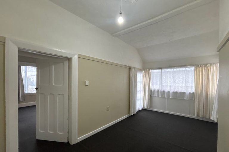 Photo of property in 102 Barbour Street, Waltham, Christchurch, 8011