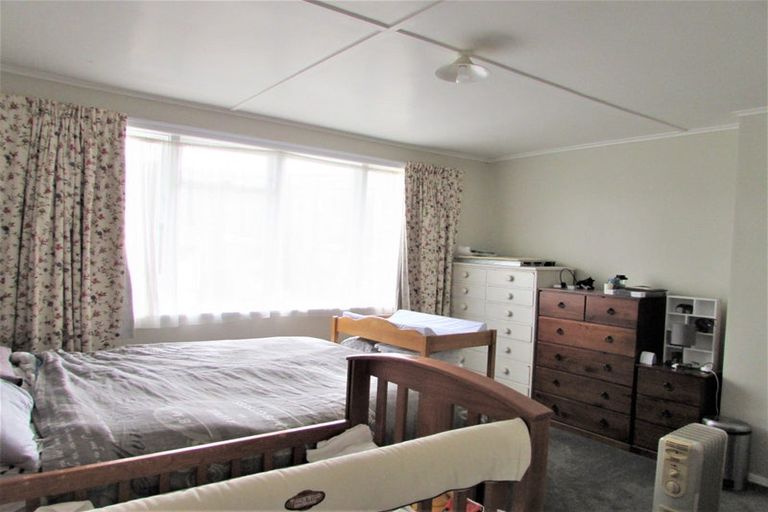 Photo of property in 40-42 Bell Street, Tawa, Wellington, 5028