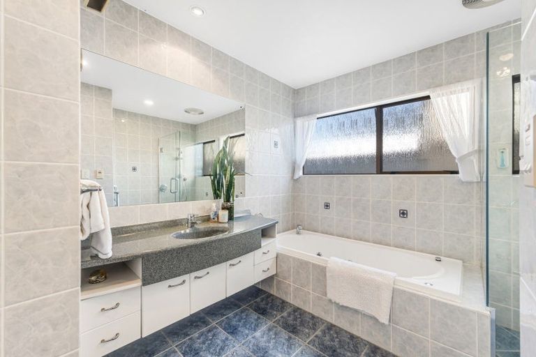 Photo of property in 26 Stevenson Way, Cockle Bay, Auckland, 2014