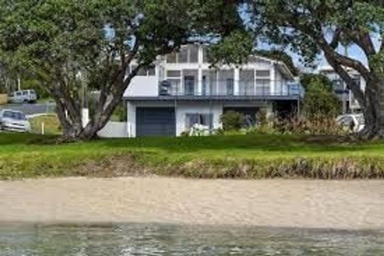 Photo of property in 11 Dalton Road, Snells Beach, 0920