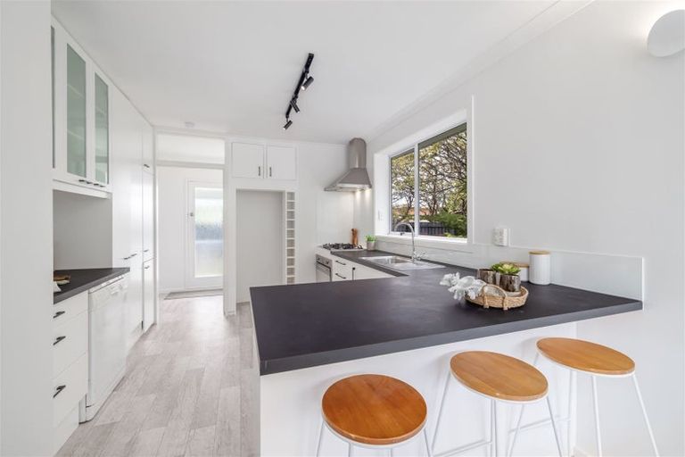 Photo of property in 100 Avondale Road, Avondale, Christchurch, 8061