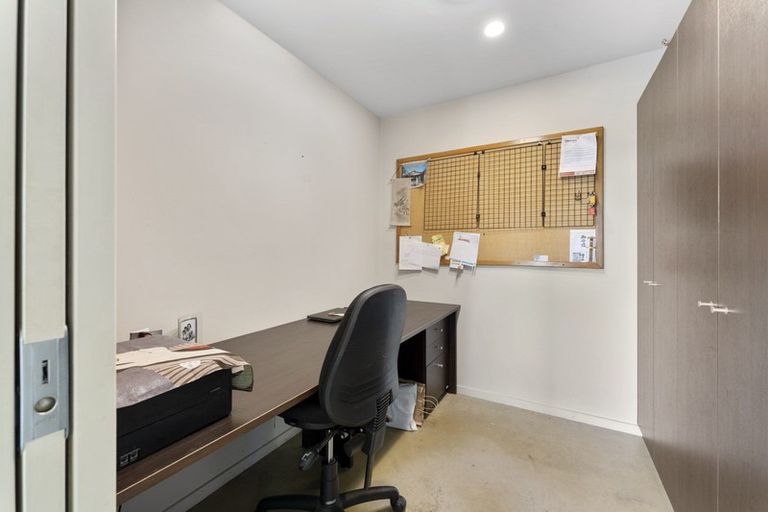 Photo of property in 19 Springdale Grove, Fitzherbert, Palmerston North, 4410