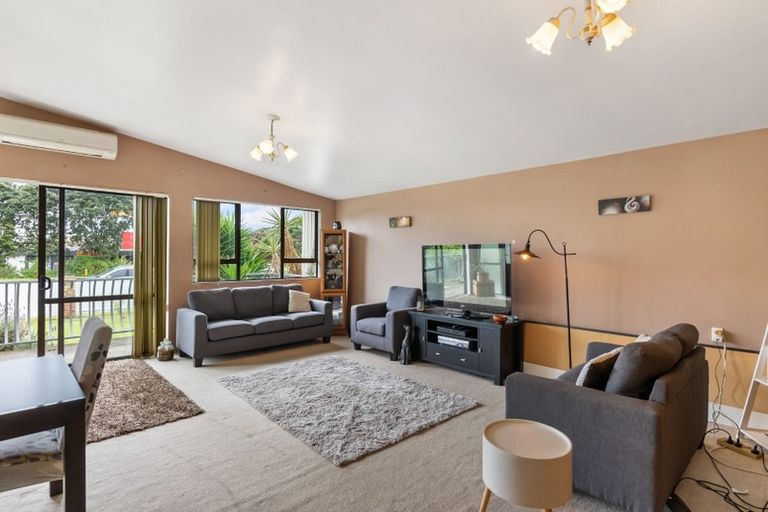 Photo of property in 114 Coronation Road, Mangere Bridge, Auckland, 2022