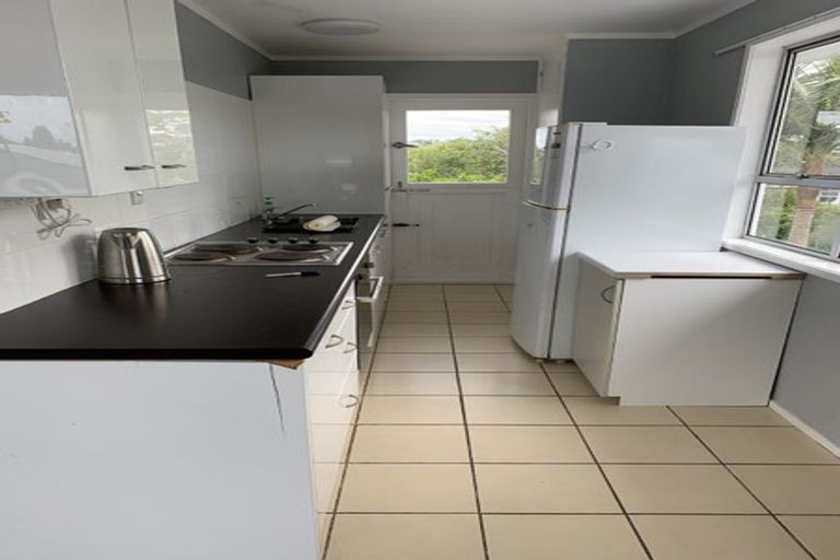 Photo of property in 2/65 Cliff View Drive, Green Bay, Auckland, 0604