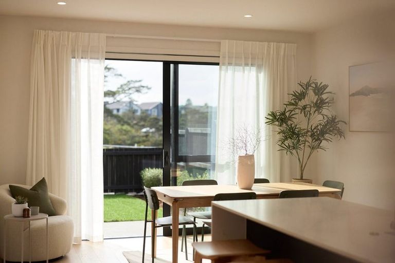 Photo of property in 9 Golden Fall Road, Hobsonville, 0616