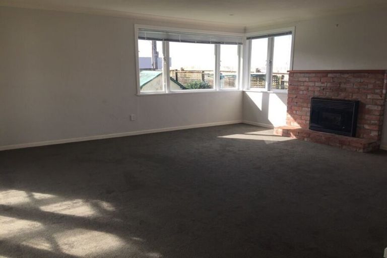 Photo of property in 37a Luckens Road, West Harbour, Auckland, 0618