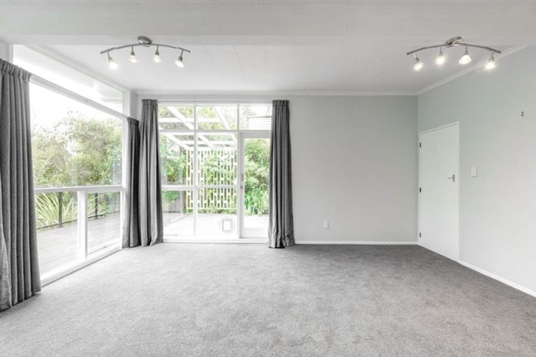 Photo of property in 9 Silverbirch Grove, Churton Park, Wellington, 6037