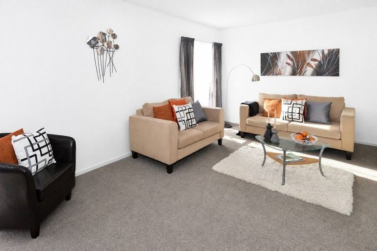 Photo of property in 2/46 Granville Drive, Massey, Auckland, 0614