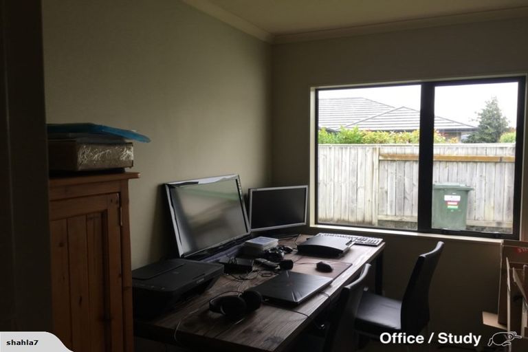 Photo of property in 4 Johnstone Drive, Fitzherbert, Palmerston North, 4410