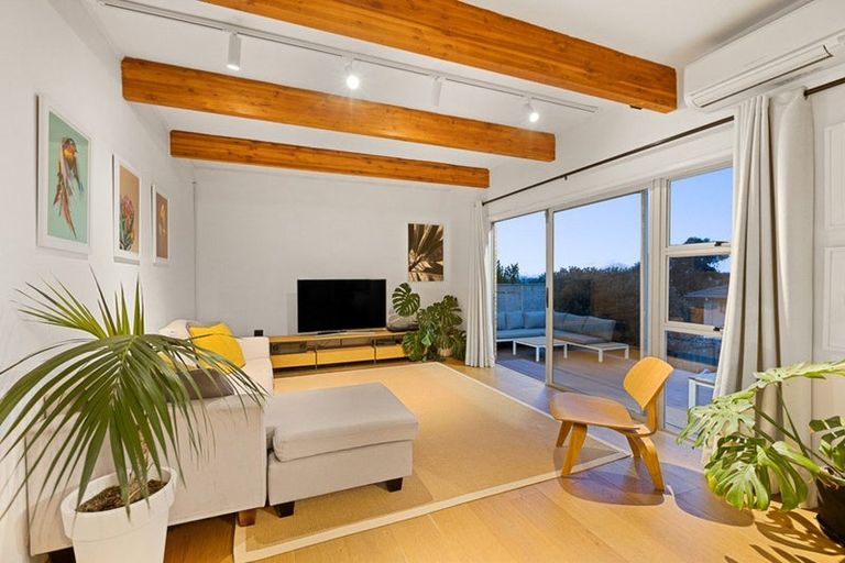 Photo of property in 5 Kotinga Avenue, Glen Eden, Auckland, 0602