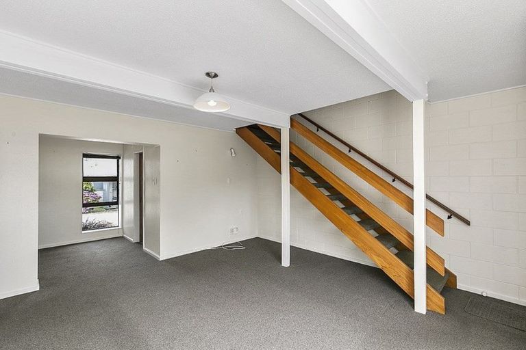 Photo of property in Lynbrae Court Flats, 22/4 Dr Taylor Terrace, Johnsonville, Wellington, 6037