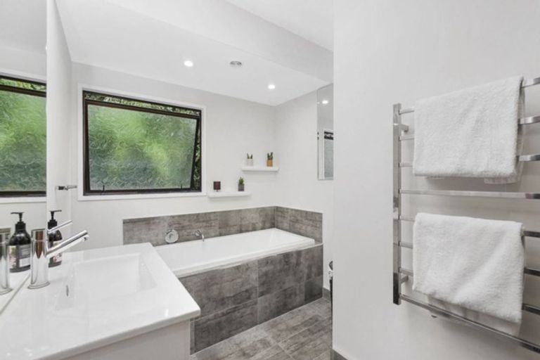 Photo of property in 22 Sunvale Terrace, Cashmere, Christchurch, 8022