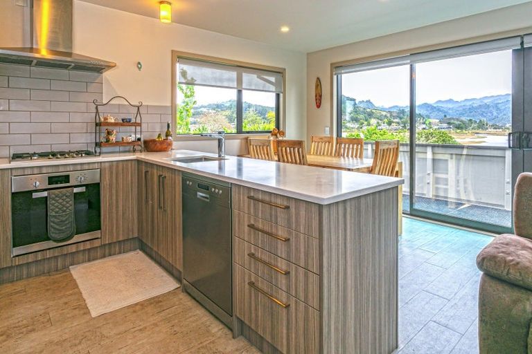 Photo of property in 20 Daphne Road, Tairua, 3508