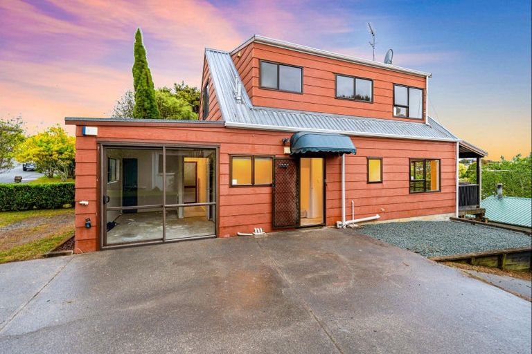 Photo of property in 1/16 Glen Vista Place, Bayview, Auckland, 0629