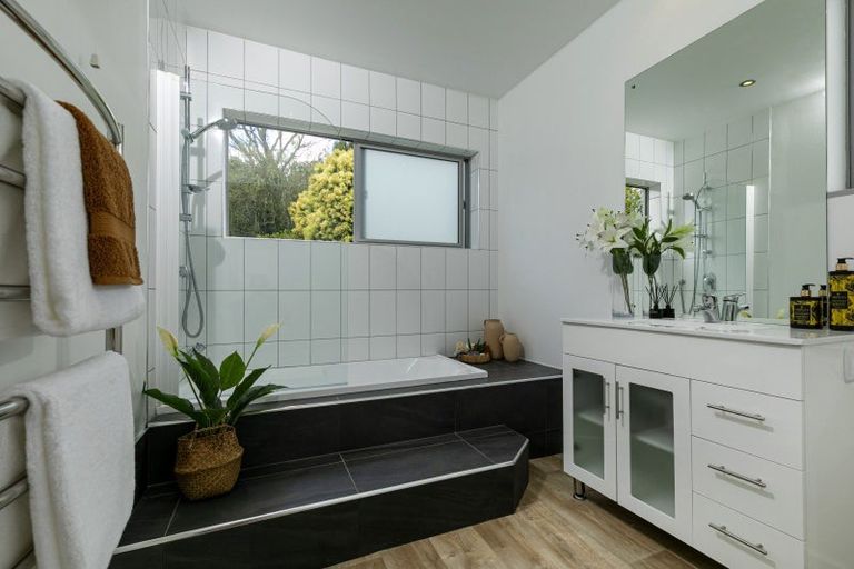 Photo of property in 106 Sanders Road, Paremoremo, Albany, 0793