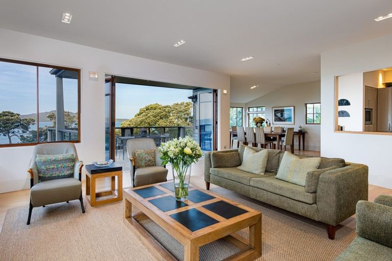 Photo of property in 16 Seacliffe Avenue, Belmont, Auckland, 0622