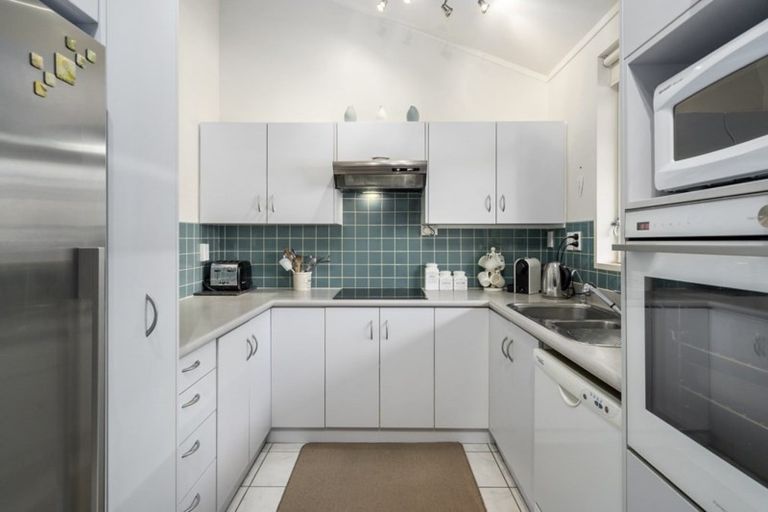 Photo of property in The Triangle, 4/33 Halswater Drive, Churton Park, Wellington, 6037