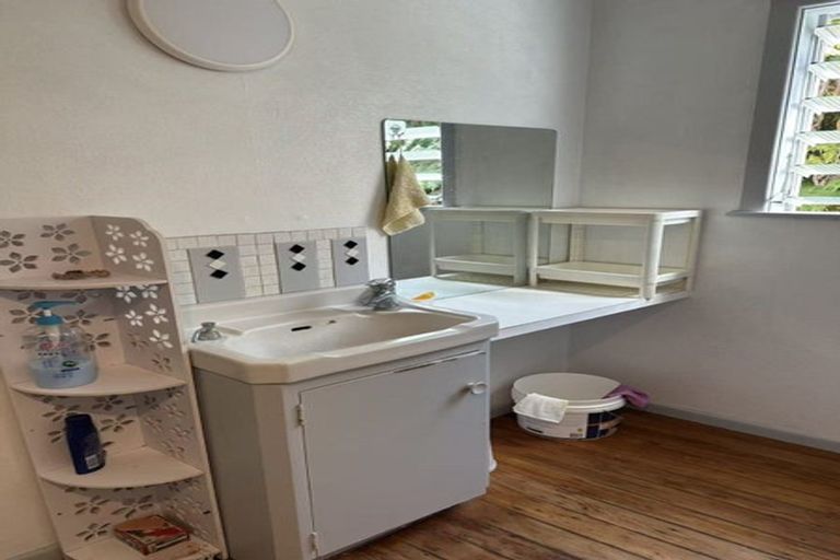 Photo of property in 50 Peter Terrace, Castor Bay, Auckland, 0620