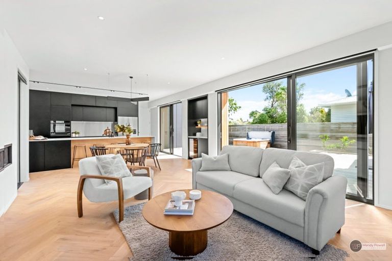 Photo of property in 10 Birdwood Road, Waterloo, Lower Hutt, 5011