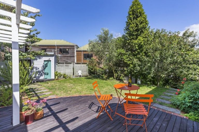 Photo of property in 32 Lawrence Street, Newtown, Wellington, 6021