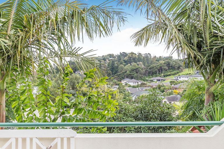 Photo of property in 17 Coralsea Way, Arkles Bay, Whangaparaoa, 0932