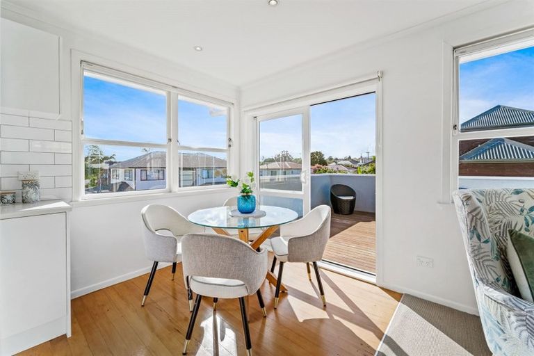 Photo of property in 1/23 Bond Crescent, Forrest Hill, Auckland, 0620