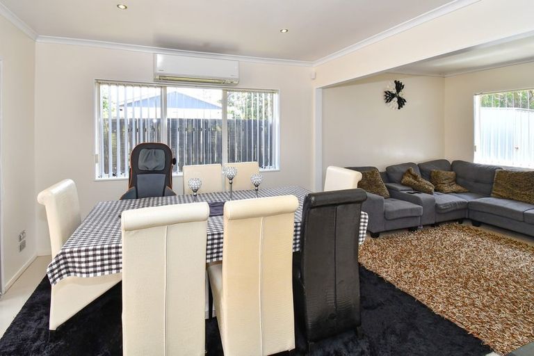 Photo of property in 401a Roscommon Road, Clendon Park, Auckland, 2103