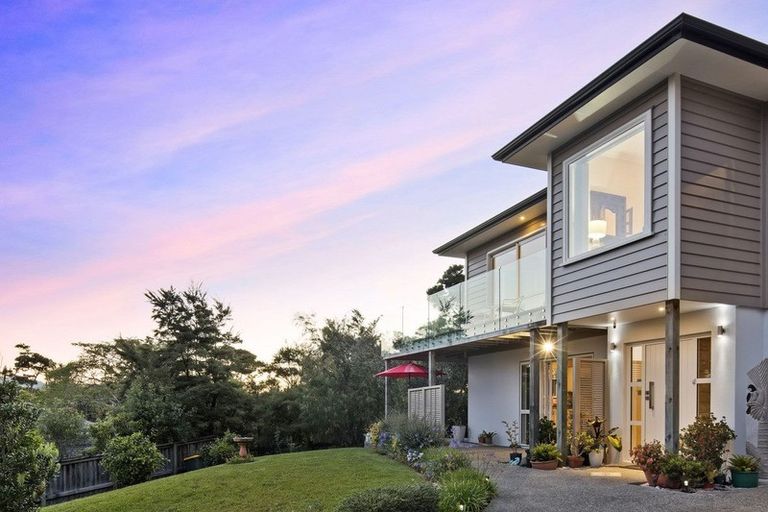 Photo of property in 127 Whangaparaoa Road, Red Beach, 0932