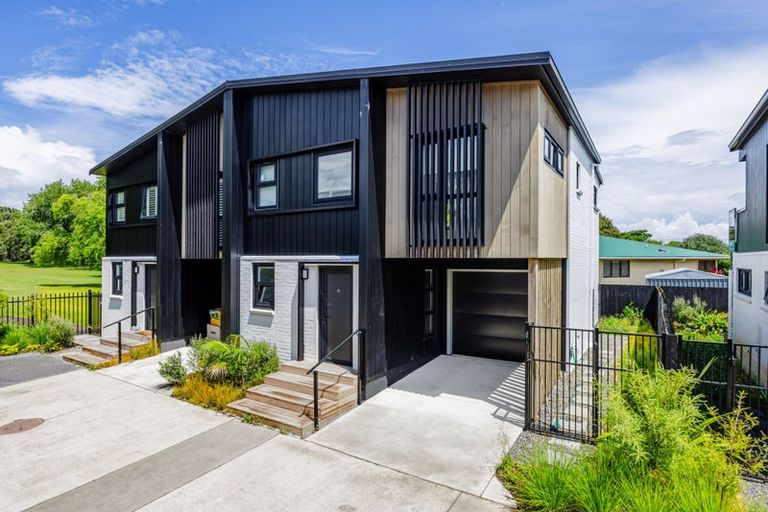 Photo of property in 10 Kaaramuramu Lane, Mangere Bridge, Auckland, 2022