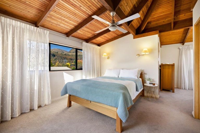 Photo of property in 18 Inverness Crescent, Arrowtown, 9302