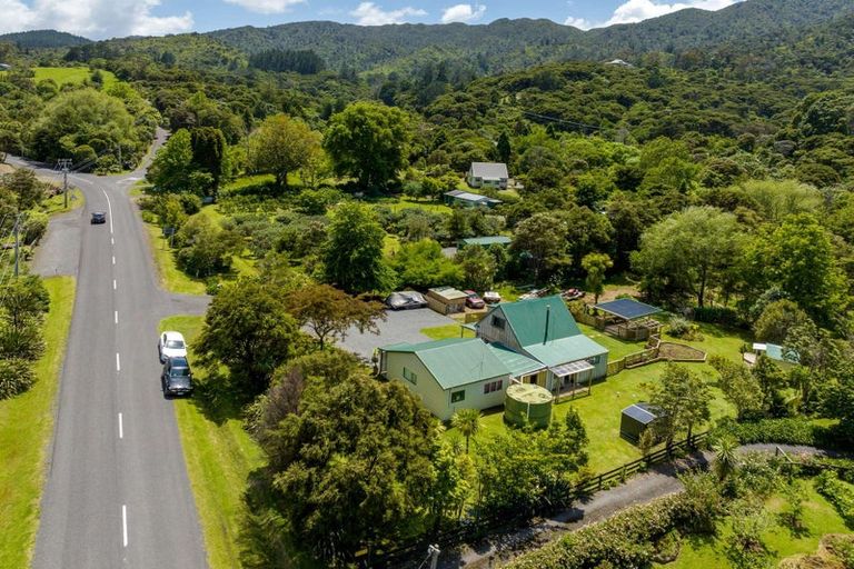 Photo of property in 30 Colville Road, Coromandel, 3506