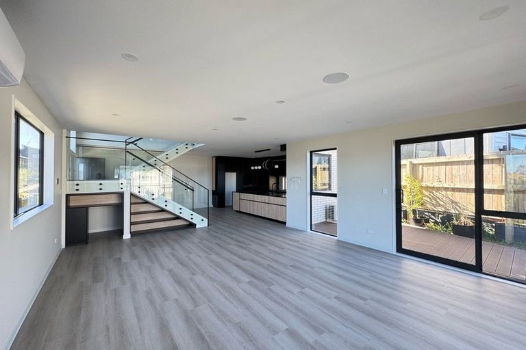 Photo of property in 22 Pohewa Road, Silverdale, 0932