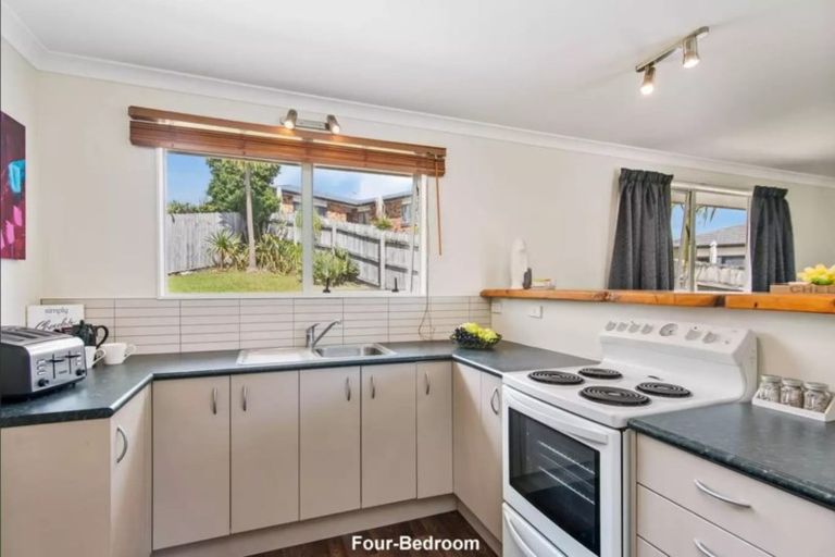 Photo of property in 46a Candia Road, Swanson, Auckland, 0614