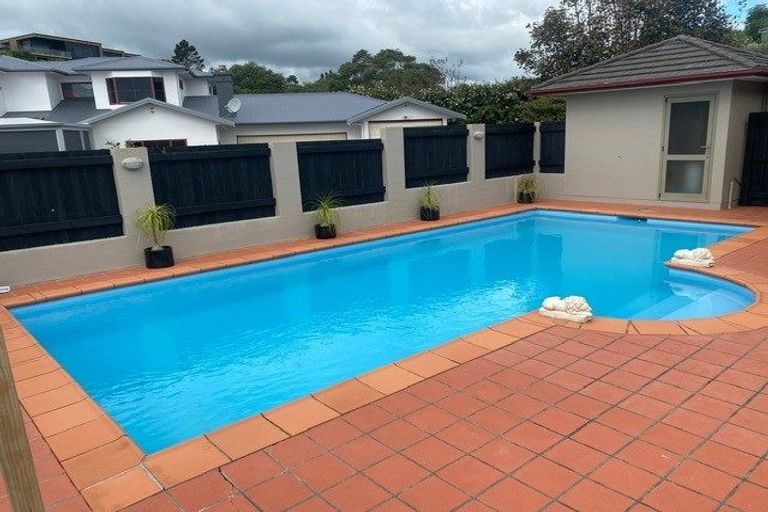 Photo of property in 11 Shelter Grove, Frankleigh Park, New Plymouth, 4310