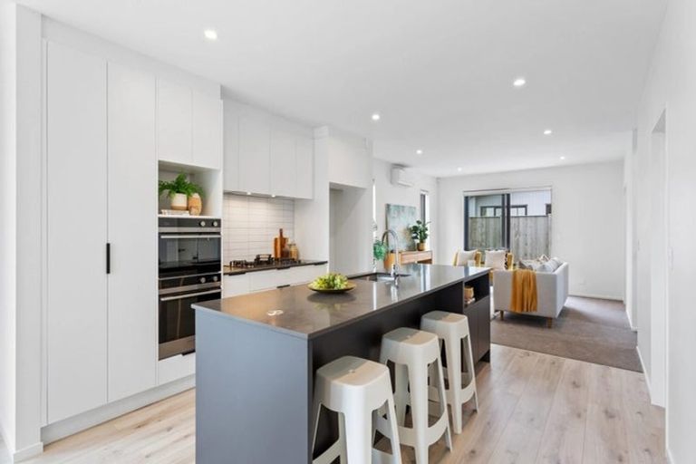 Photo of property in 15 Aquamarine Road, Rosehill, Papakura, 2113