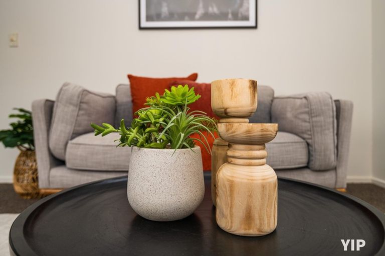 Photo of property in 27a Fernhaven Grove, Newlands, Wellington, 6037