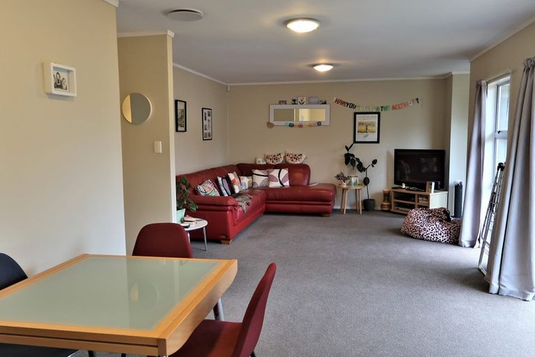 Photo of property in 142b Newlands Road, Newlands, Wellington, 6037