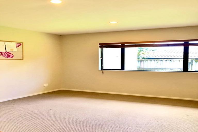 Photo of property in 2 Strundeen Close, Flat Bush, Auckland, 2016