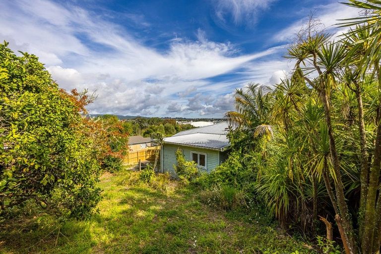 Photo of property in 10 Seymour Road, Sunnyvale, Auckland, 0612