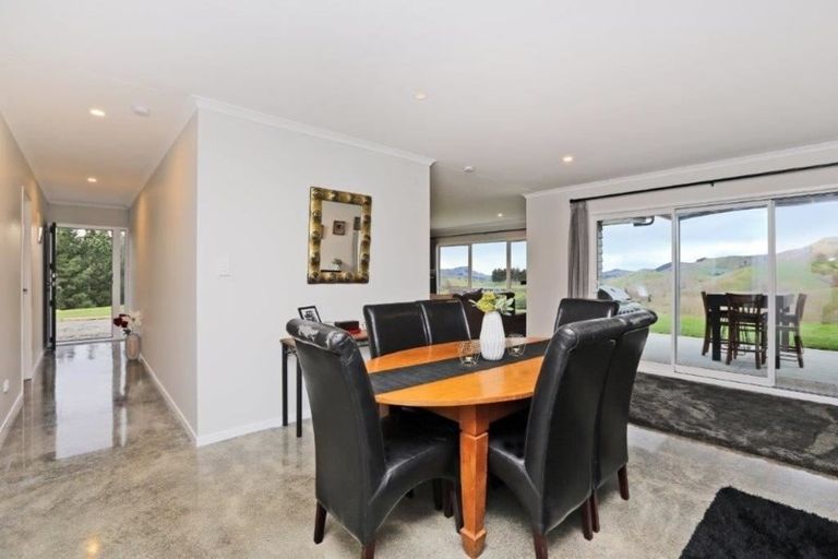 Photo of property in 1050 Kahuranaki Road, Kahuranaki, Havelock North, 4295