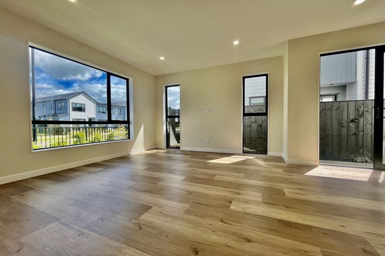 Photo of property in 6 Babos Avenue, Kumeu, 0810