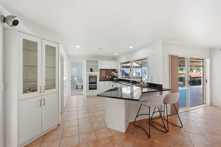 Photo of property in 33 Wiltshire Place, Somerville, Auckland, 2014